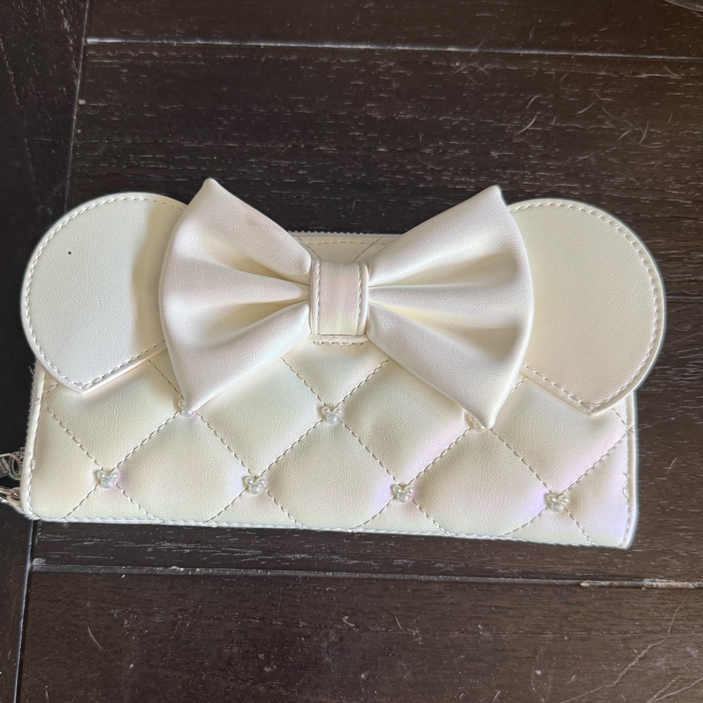 Minnie Mouse Loungefly wallet